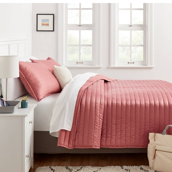 Twin Satin Quilt Rose - Picture 1 of 7